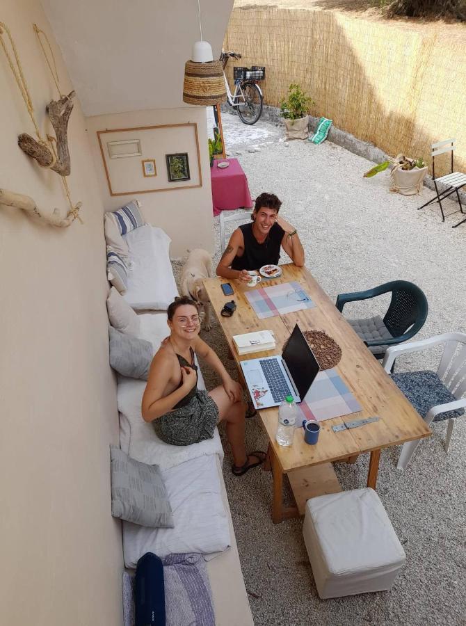 Tune Inn Activity Guesthouse- Over 24'S Ypsos Eksteriør bilde